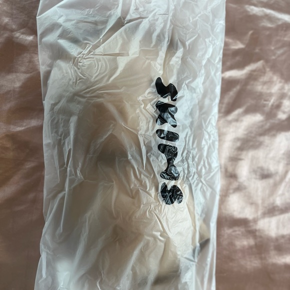 SKIMS nipple bra. Brand new with tags. - Picture 4 of 5